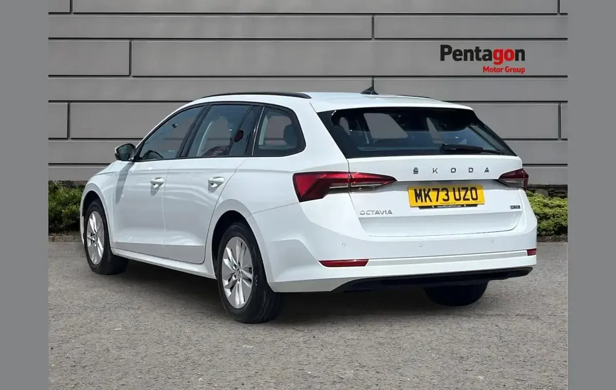 Usado Skoda Octavia SE 108 CV (79 kW) 2023 Blanco Familiar