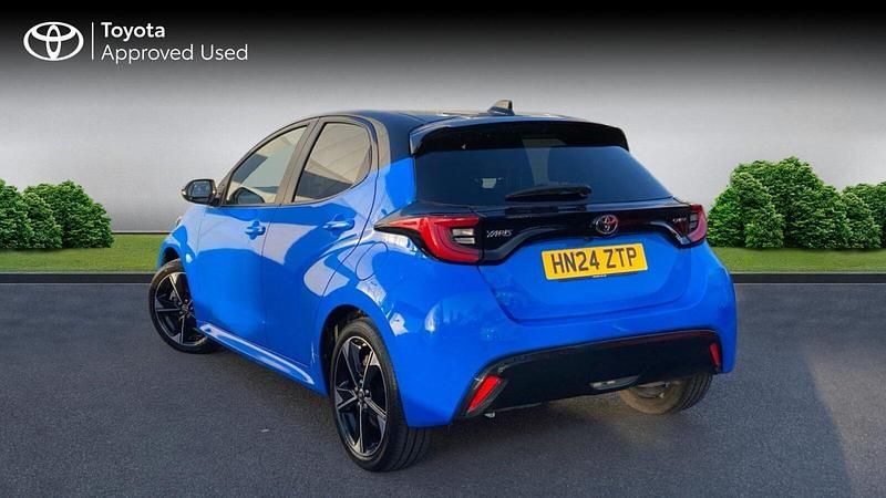 Used Toyota Yaris Hybrid Edition 131 HP (96 kW) 2024 Neptune blue bitone Hatchback