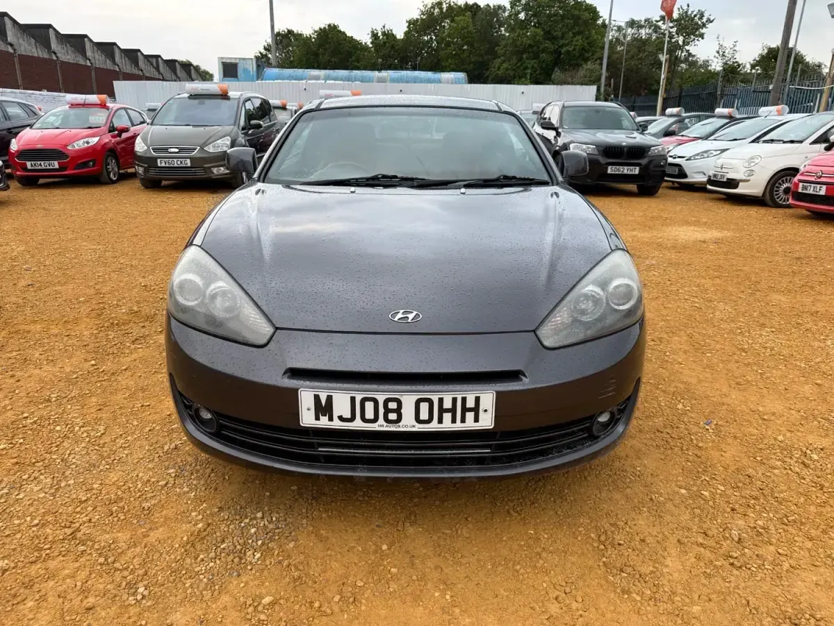 Usado Hyundai Coupé 105 CV (77 kW) 2008 Gris Coupe
