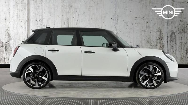 Usado Mini Cooper Hatch 113 kW (154 HP) 2025 Branco Citadino