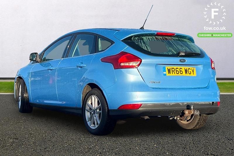 Used Ford Focus Zetec 120 HP (88 kW) 2016 Blue Hatchback