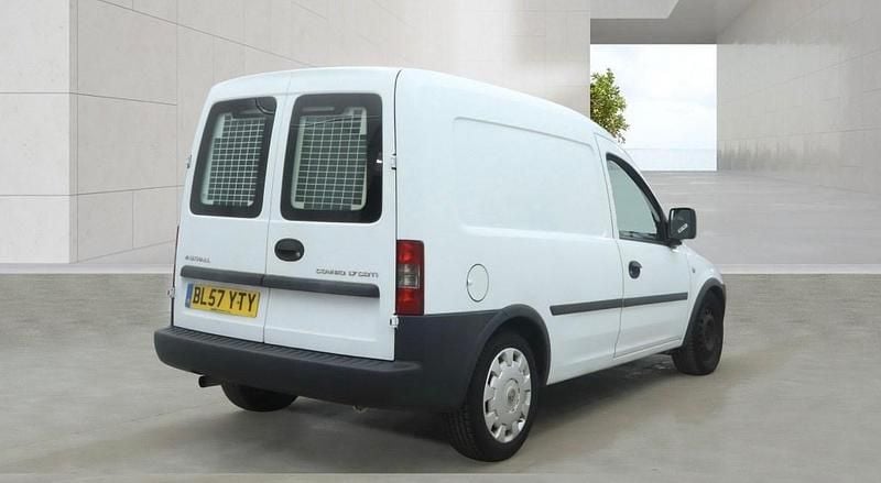 Used Vauxhall Combo 2008 White MPV