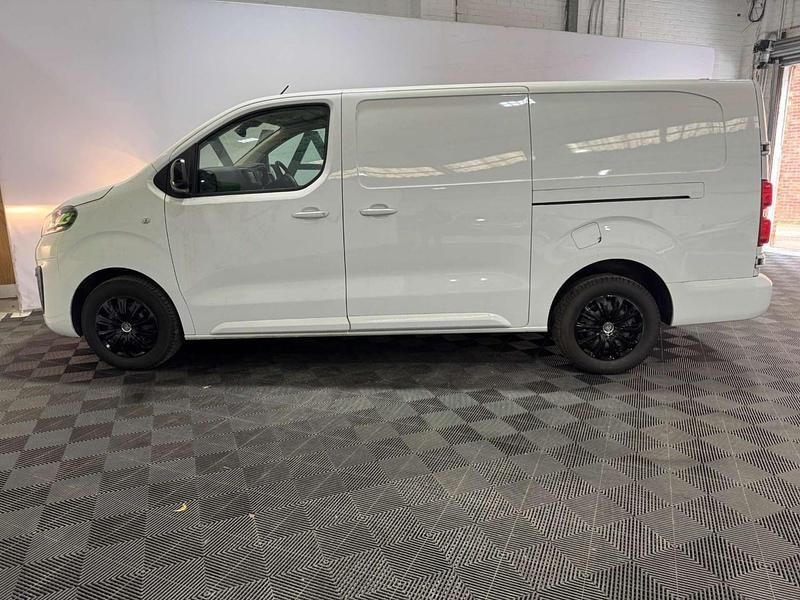 Used Vauxhall Vivaro Sportive 2022 White MPV