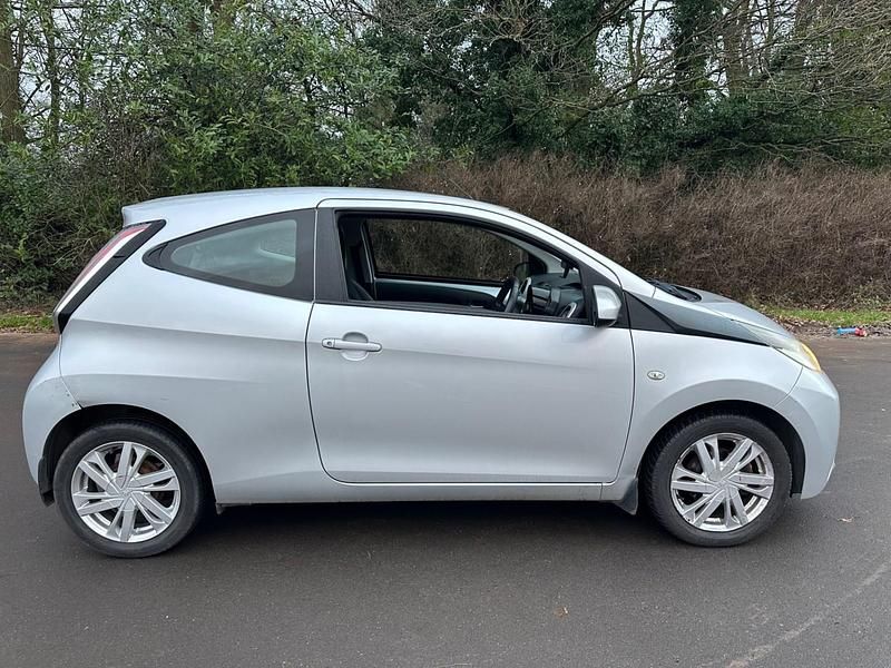 Used Toyota Aygo x-press 2015 Silver Hatchback