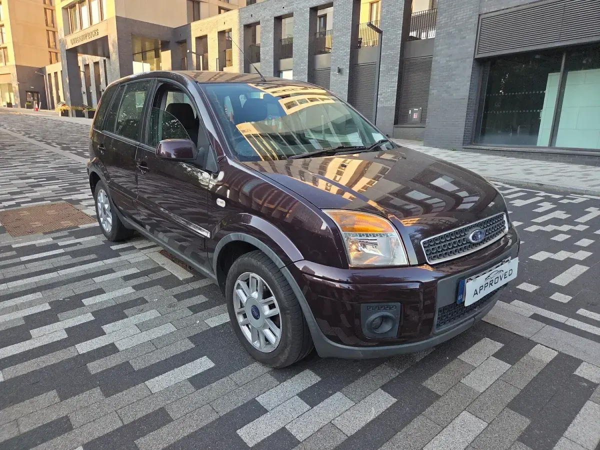 Used Ford Fusion Zetec 68 HP (50 kW) 2009 Red Hatchback