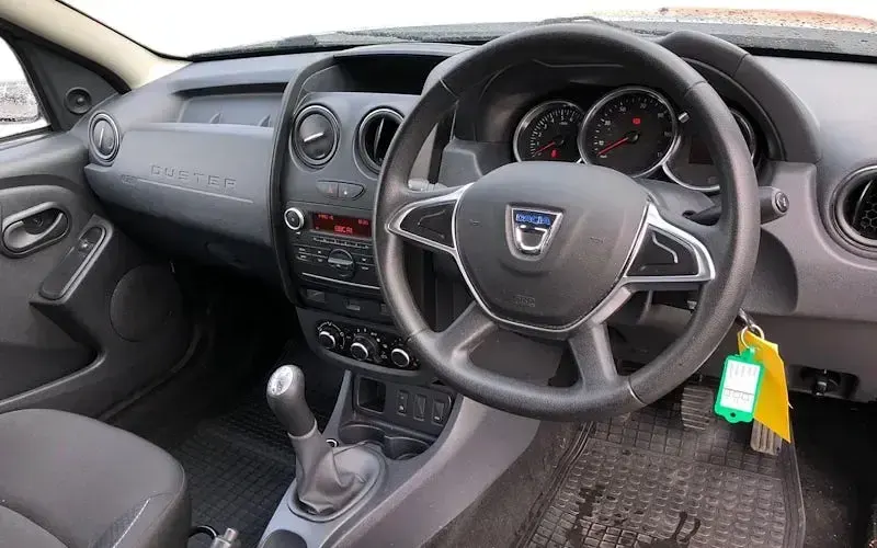 Usado Dacia Duster 114 HP (83 kW) 2018 Prateado SUV