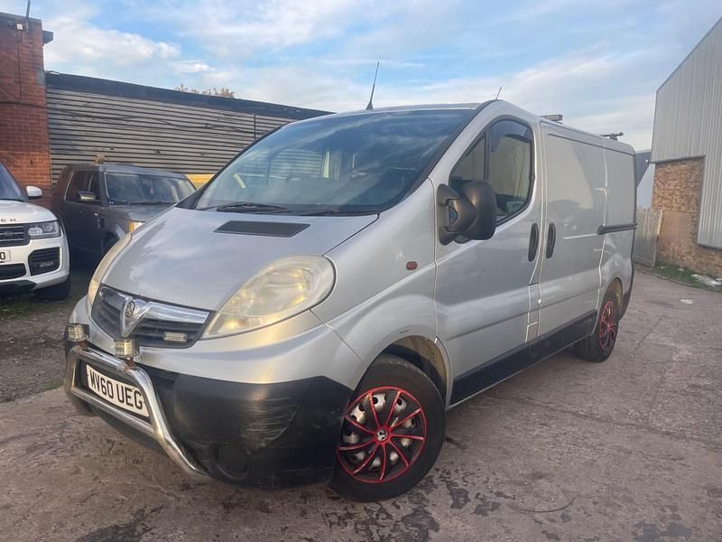 Second-hand Vauxhall Vivaro 90 CP (66 kW) 2010 Argintiu Monovolum