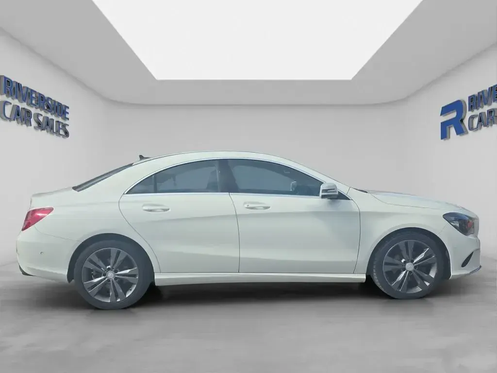 Used Mercedes CLA180 122 HP (89 kW) 2017 White Sedan