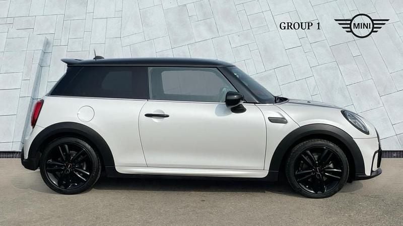 Used Mini Cooper Hatch 134 HP (98 kW) 2024 White Hatchback