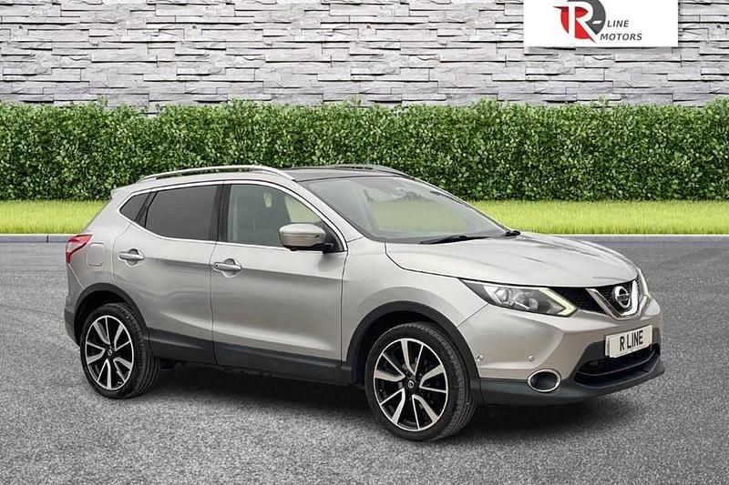 Silver Used 2016 Nissan Qashqai Tekna SUV | £7,595 (Fair price) - Image 1/1