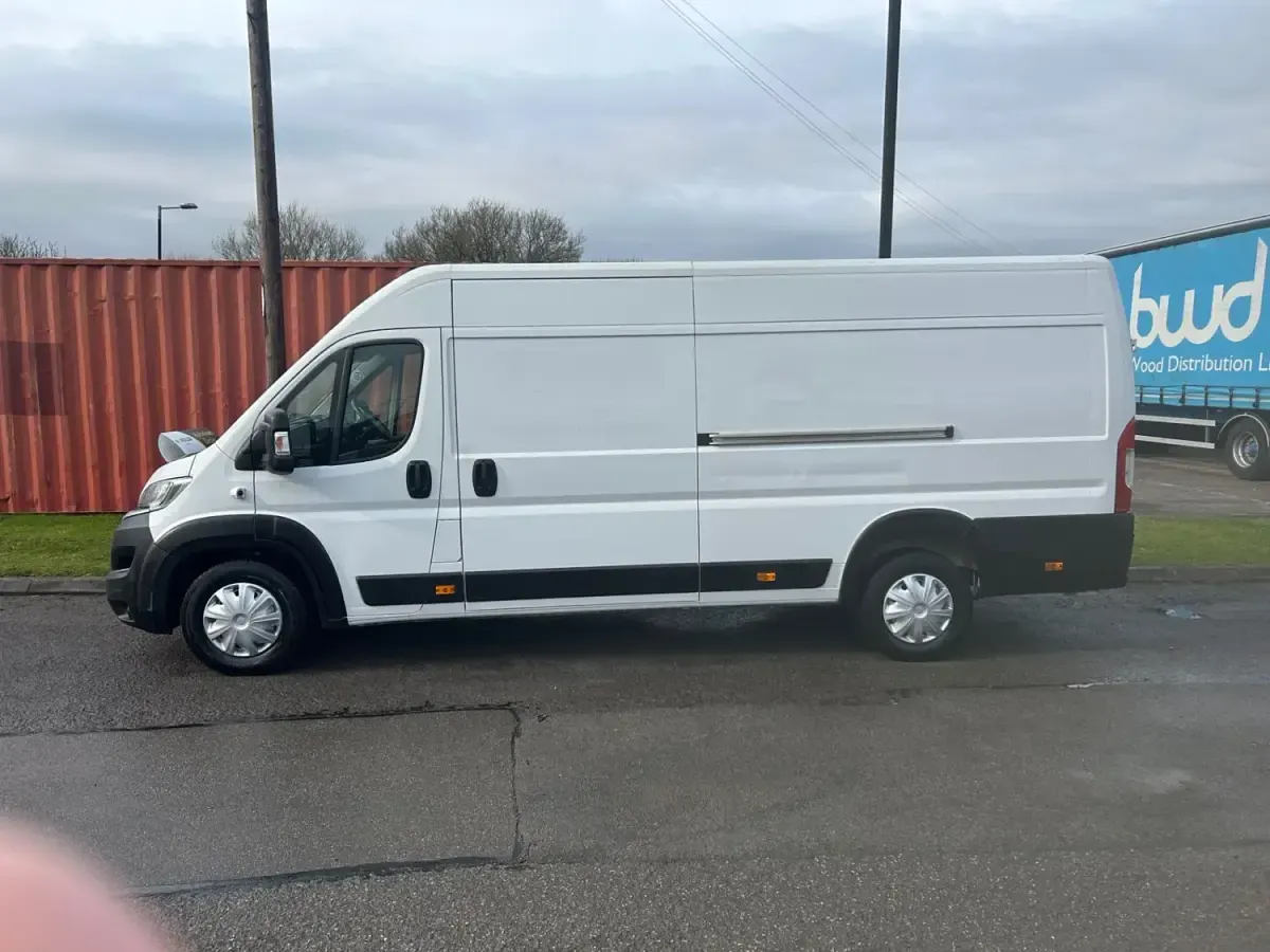 Usado Citroën Relay 140 HP (102 kW) 2022 Branco Van