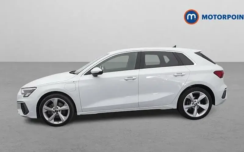 Used Audi A3 Sportback e-tron S-Line 204 HP (150 kW) 2024 White Hatchback