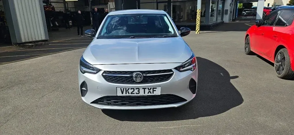 Begagnad Vauxhall Corsa Design Edition 75 HK (55 kW) 2023 Grå Halvkombi