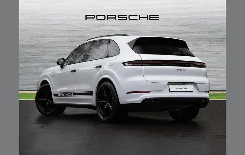 Begagnad Porsche Cayenne Black Edition 464 HK (341 kW) 2025 Vit SUV