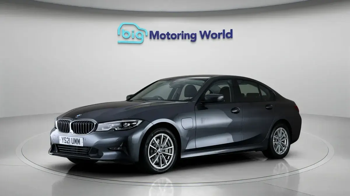 Usado BMW 330e 292 HP (214 kW) 2021 Cinzento Sedan