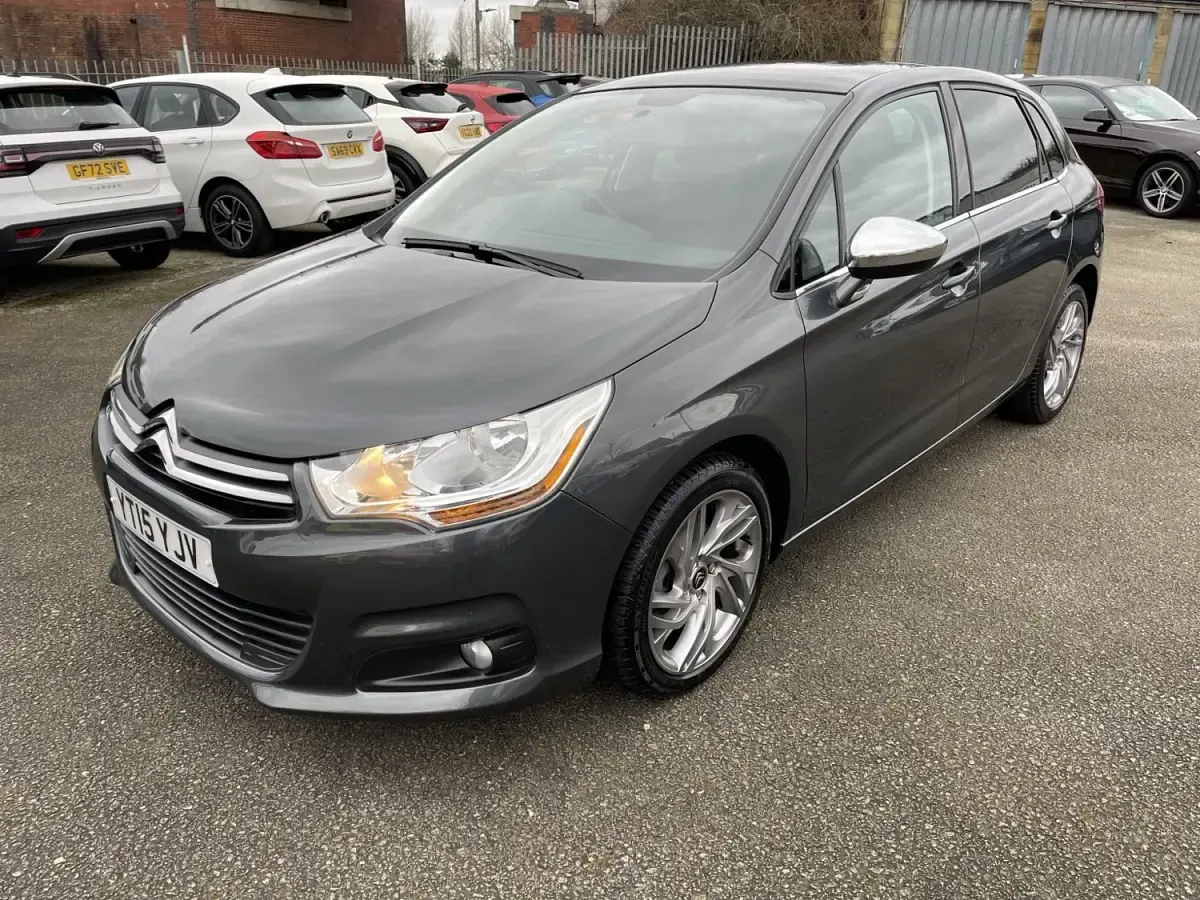 Usado Citroën C4 Start 115 HP (84 kW) 2015 Cinzento Citadino
