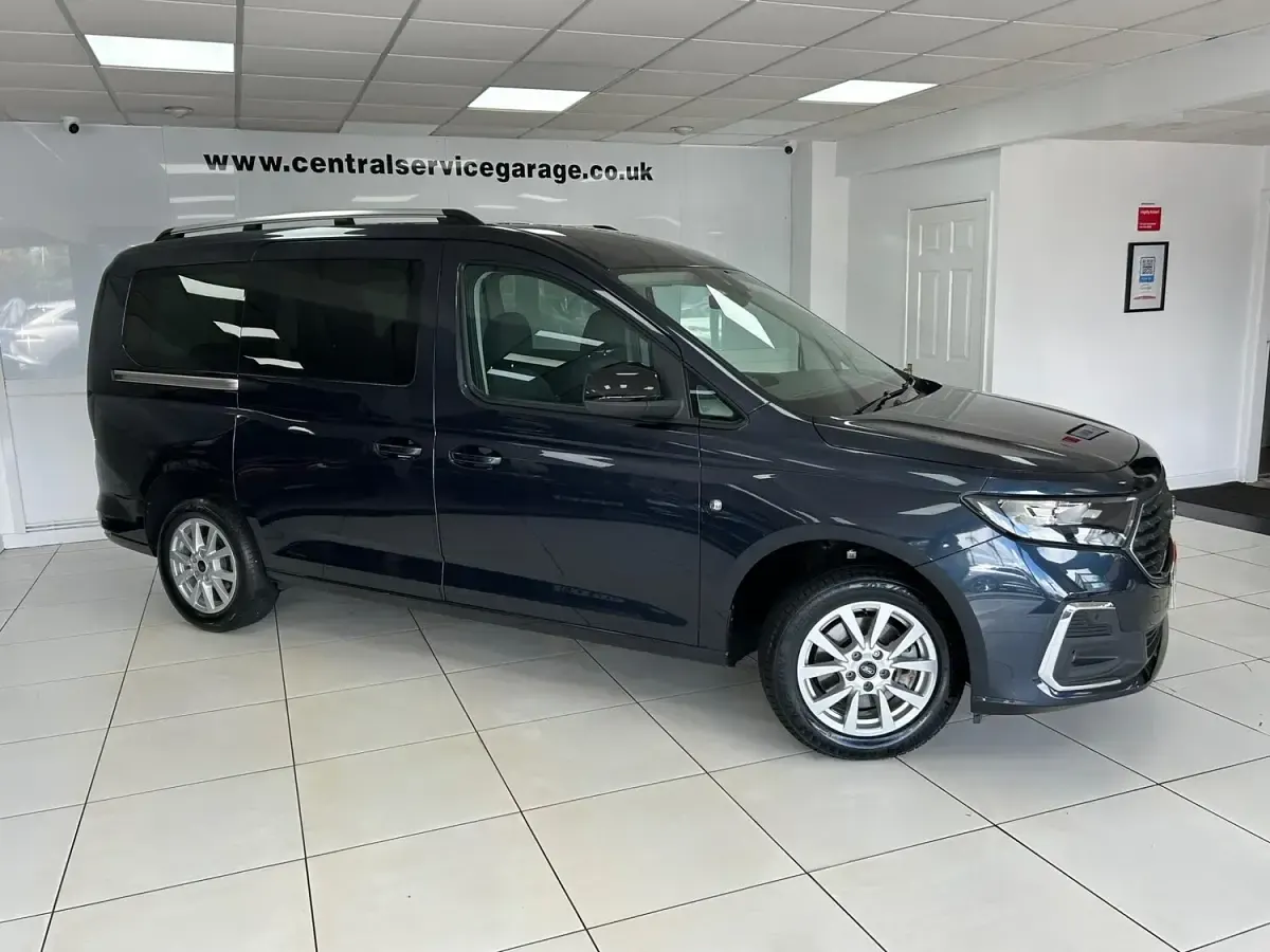 Used Ford Grand Tourneo Connect Titanium 114 HP (83 kW) 2023 Blue MPV