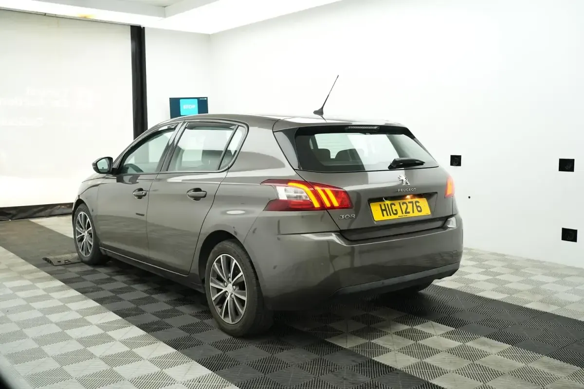 Begagnad Peugeot 308 Active 2015 Grå Halvkombi