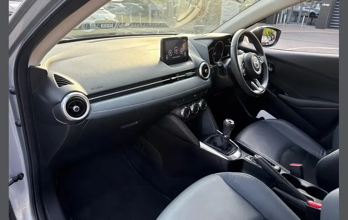 Used Mazda 2 Inclusive 88 HP (64 kW) 2022 Silver Hatchback