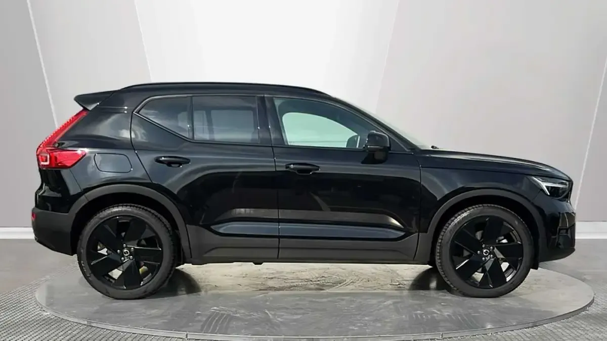 Used Volvo XC40 Plus 161 HP (118 kW) 2025 Black SUV