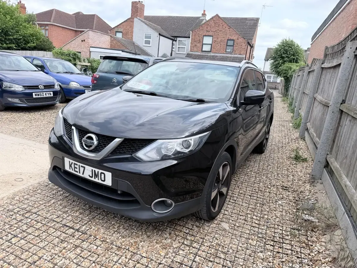 Used Nissan Qashqai N-Connecta 2017 Black SUV