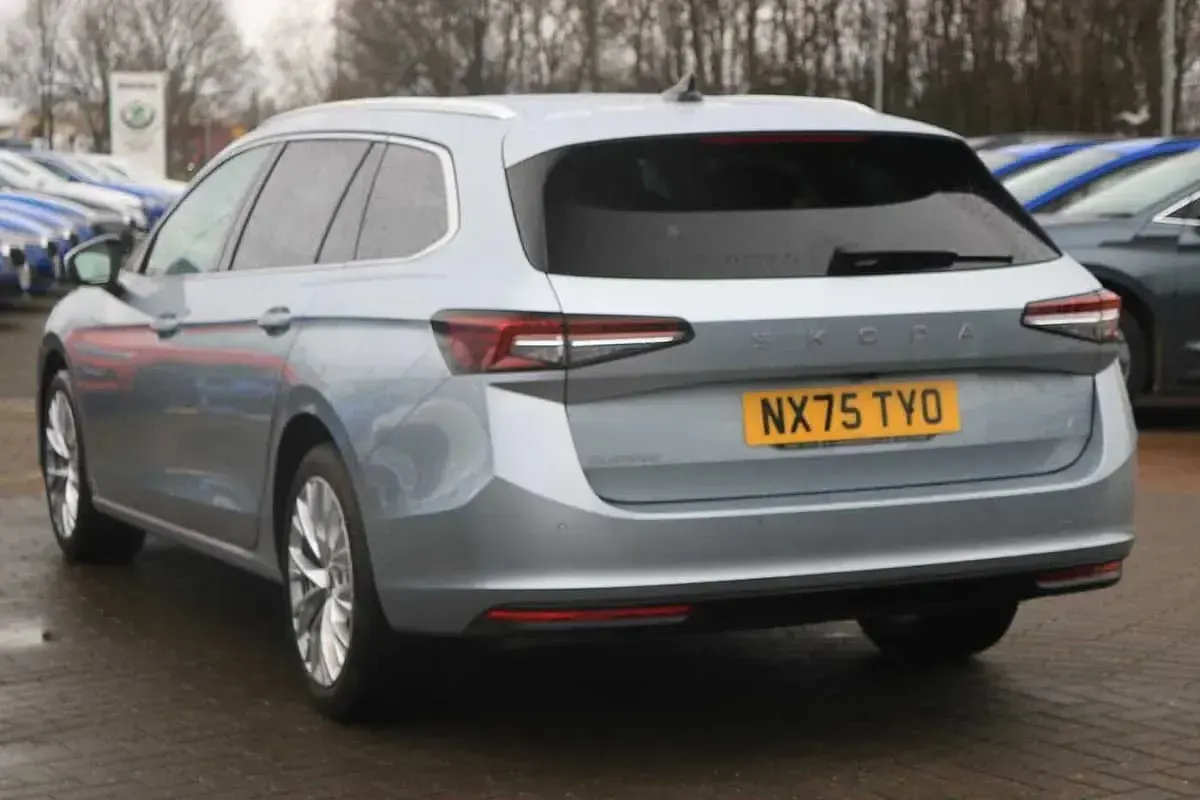 New Skoda Superb SE L 150 HP (110 kW) 2025 Pebble silver metallic Estate