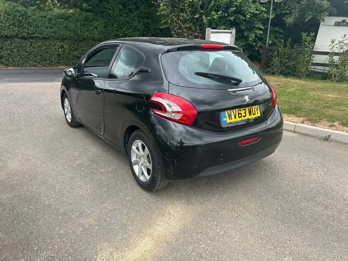 Used Peugeot 208 Active 82 HP (60 kW) 2013 Black Hatchback