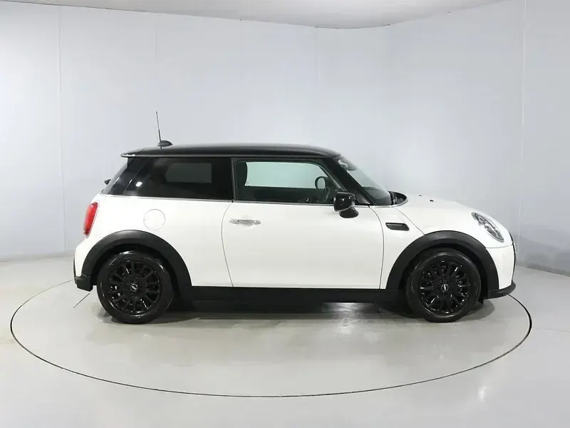 Used Mini Cooper Classic 134 HP (98 kW) 2023 White Hatchback