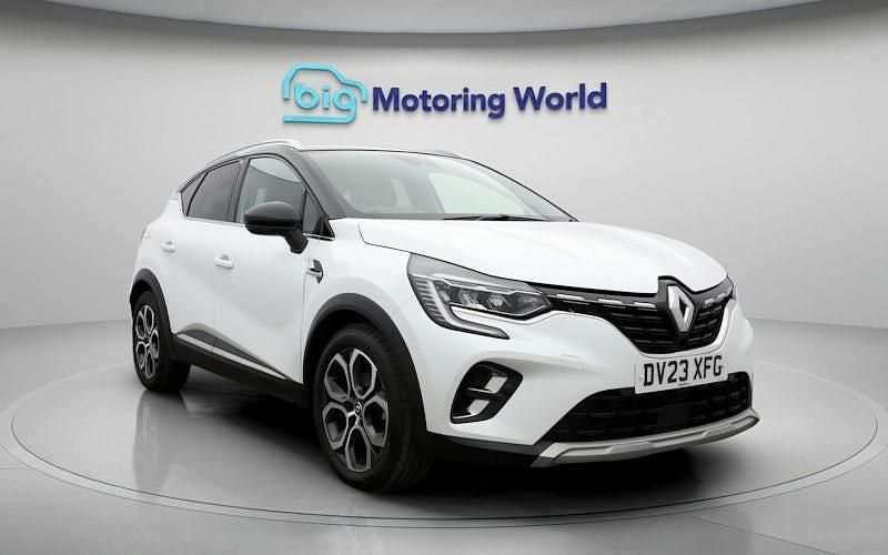 Used Renault Captur Techno 143 HP (105 kW) 2023 White/black SUV