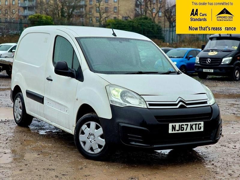Used Citroën Berlingo 100 HP (73 kW) 2017 White MPV