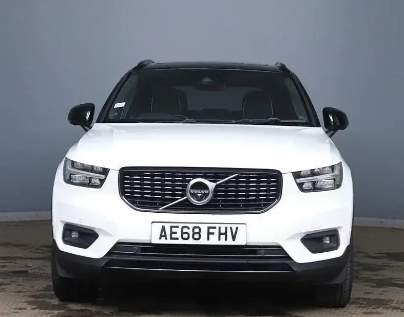 Used Volvo XC40 R-Design 156 HP (114 kW) 2018 White SUV