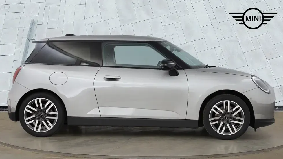 Used Mini Cooper Hatch 133 kW (181 HP) 2024 Silver Hatchback