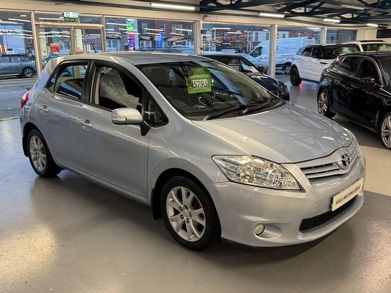 Used Toyota Auris 101 HP (74 kW) 2012 Blue Hatchback
