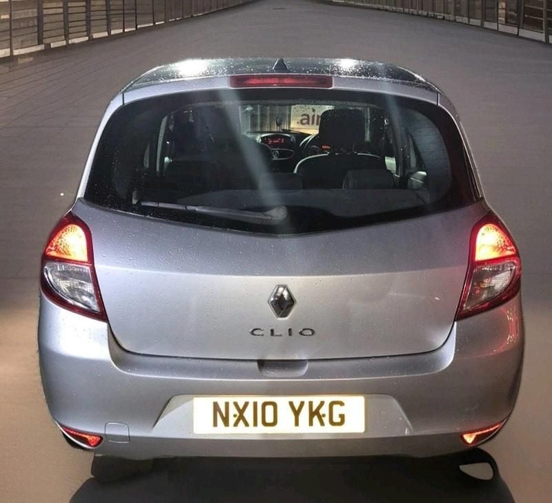 Używany Renault Clio II Dynamique 2010 Srebrny Hatchback