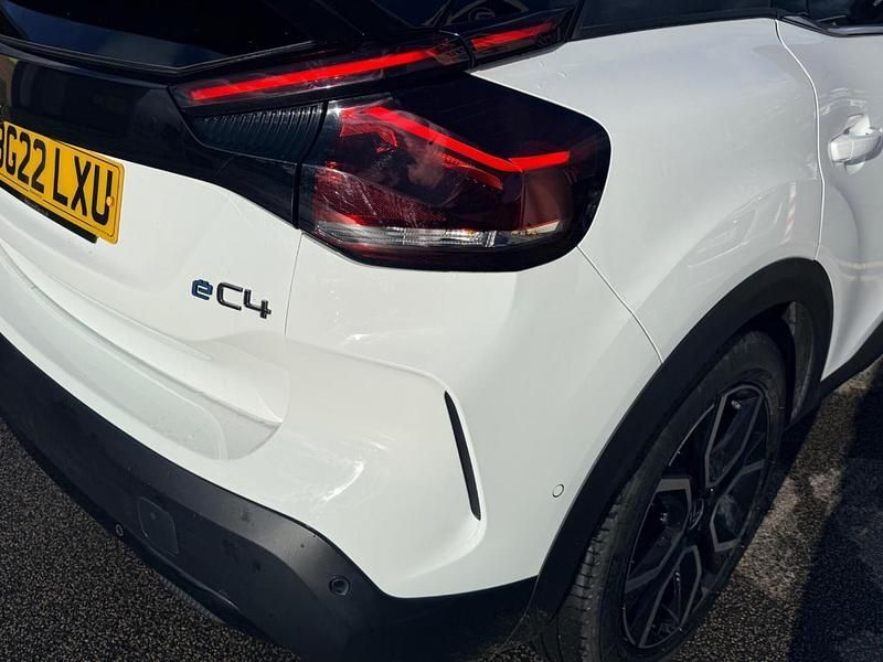 Used Citroën e-C4 Shine 98 kW (134 HP) 2022 White Hatchback