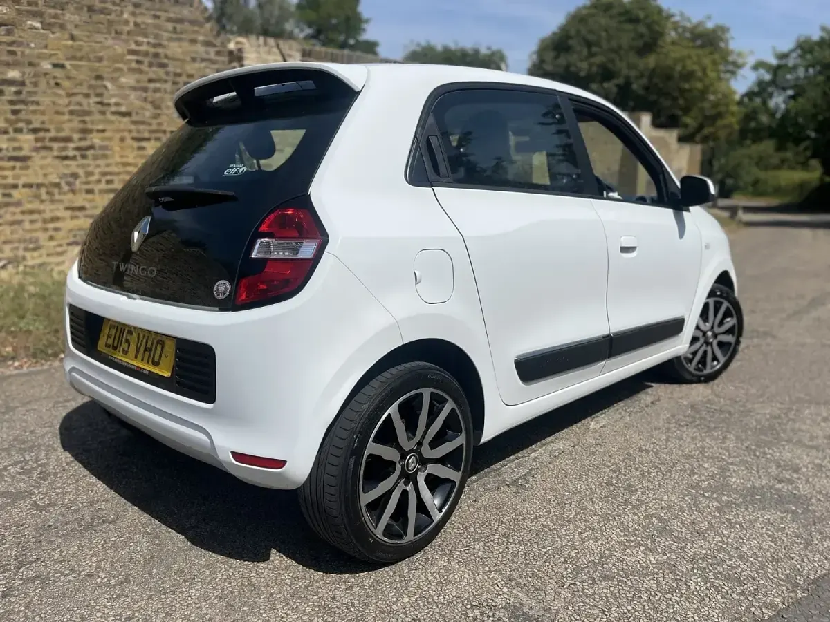 Used Renault Twingo Dynamique 70 HP (51 kW) 2015 White Hatchback