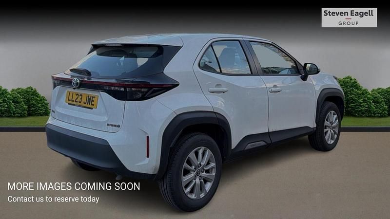 Used Toyota Yaris Hybrid 2023 White Hatchback