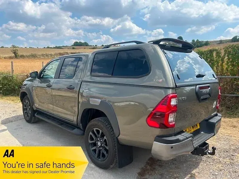 Used Toyota HiLux 204 HP (150 kW) 2021 Bronze Pickup
