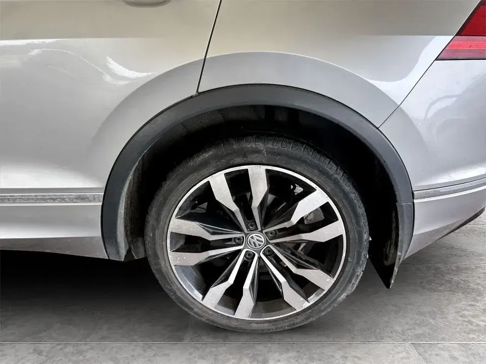 Used VW Tiguan R-line 150 HP (110 kW) 2018 Silver SUV