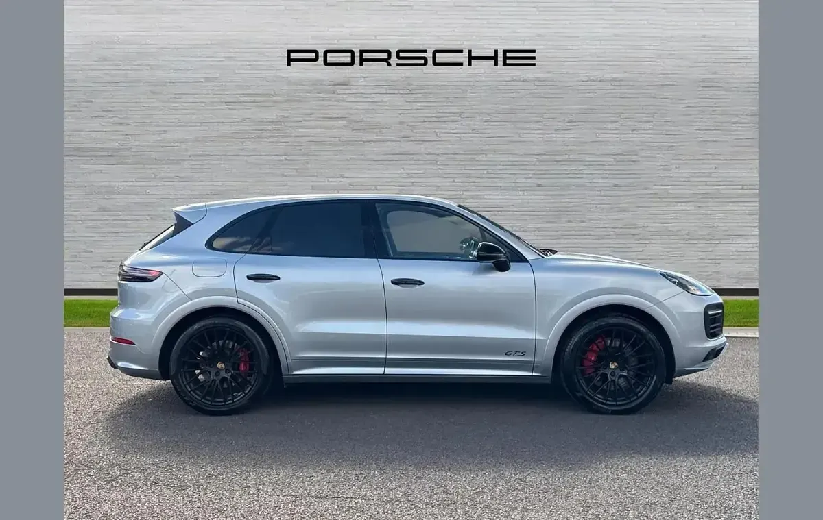 Used Porsche Cayenne 454 HP (333 kW) 2023 Silver SUV