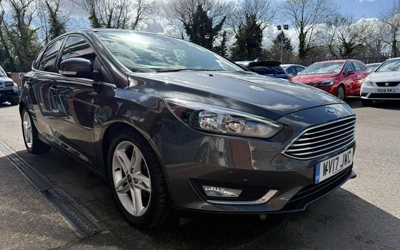 Used Ford Focus Titanium 120 HP (88 kW) 2017 Grey Hatchback