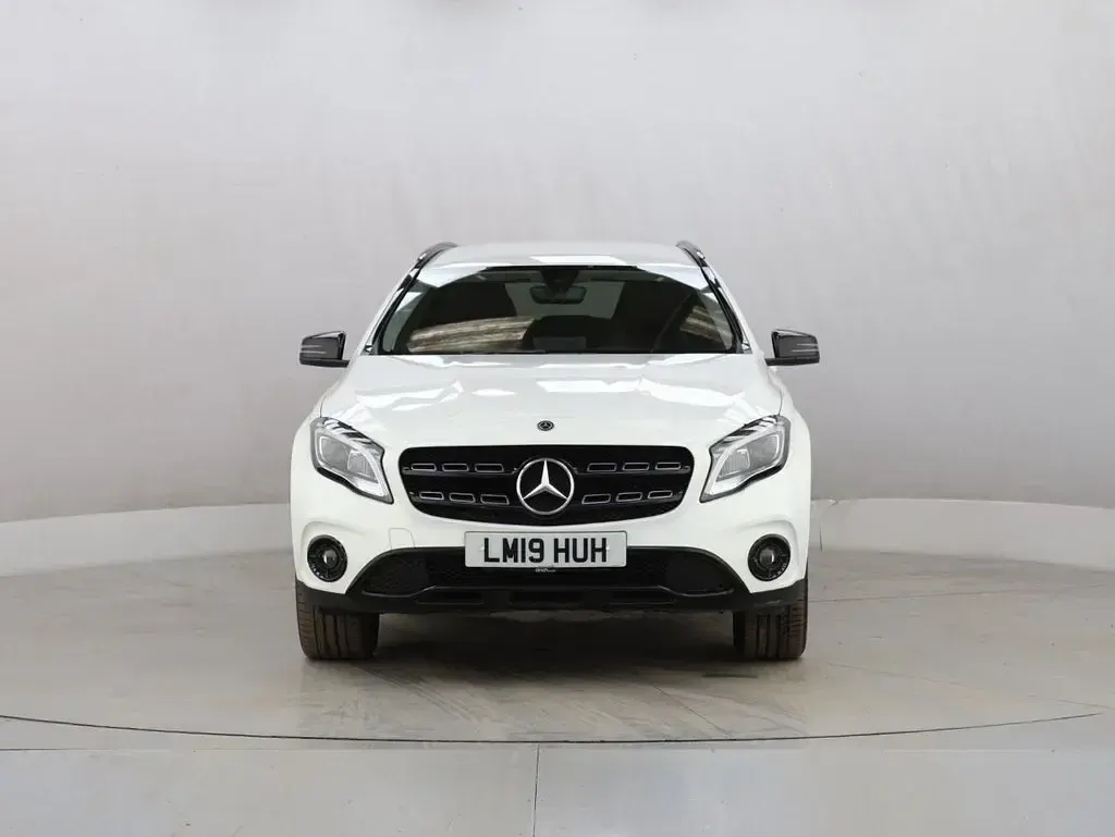 Used Mercedes GLA180 Urban 122 HP (89 kW) 2019 White SUV
