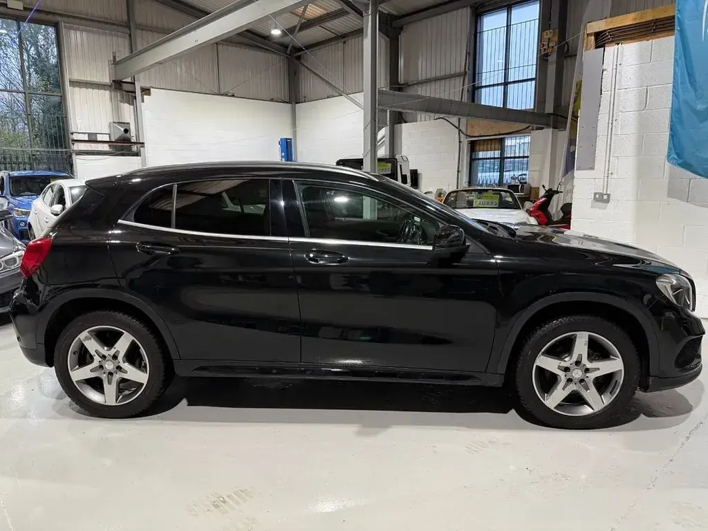 Usado Mercedes GLA200 AMG line 136 HP (100 kW) 2015 Preto SUV