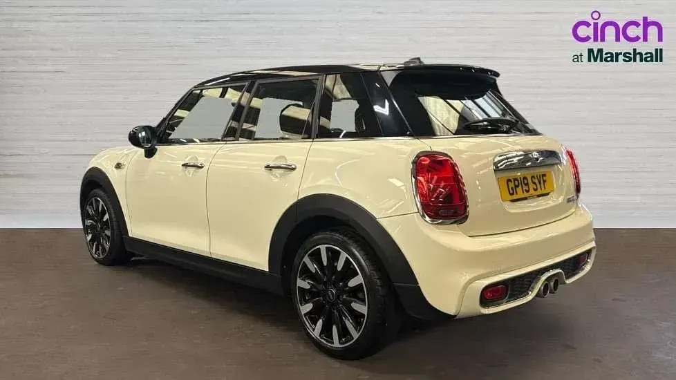 Used Mini Cooper S Comfort 192 HP (141 kW) 2019 White Hatchback