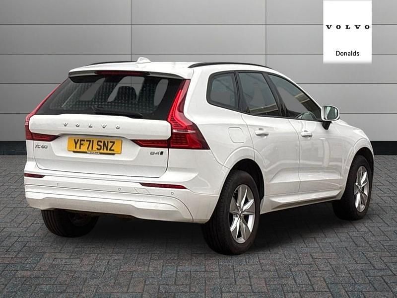 Used Volvo XC60 Momentum 194 HP (142 kW) 2021 White SUV
