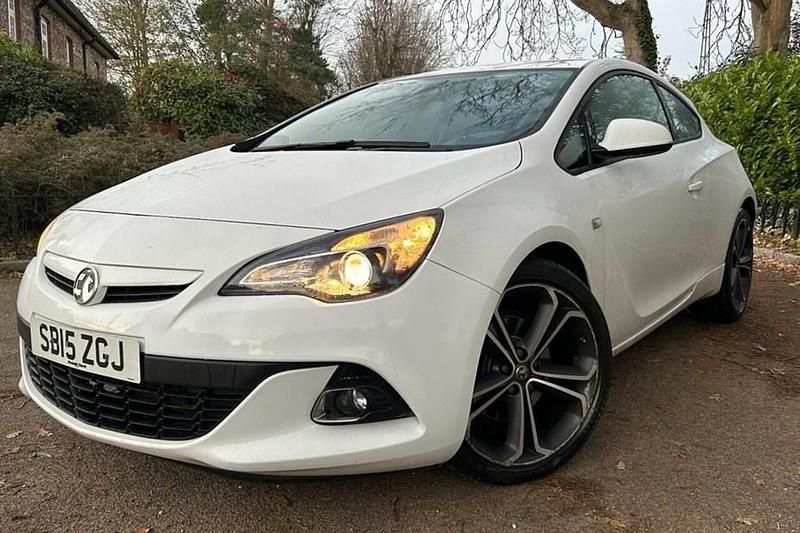 Used Vauxhall Astra GTC Edition 200 HP (147 kW) 2015 White Coupe