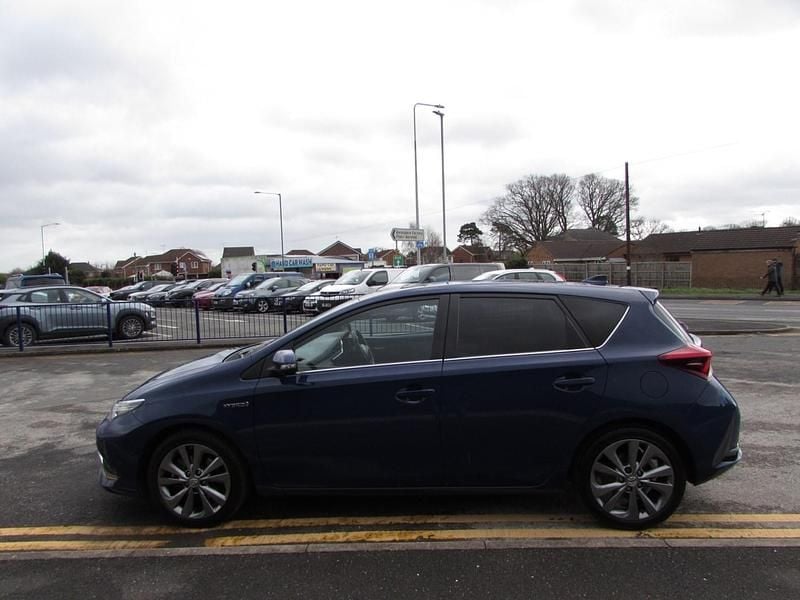 Used Toyota Auris Hybrid 2017 Blue Hatchback