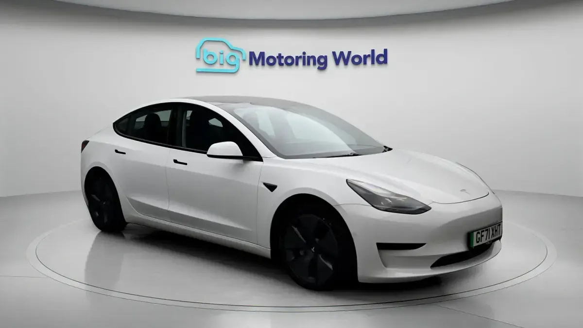Used Tesla Model 3 Standard Range Plus 222 kW (302 HP) 2021 Sedan