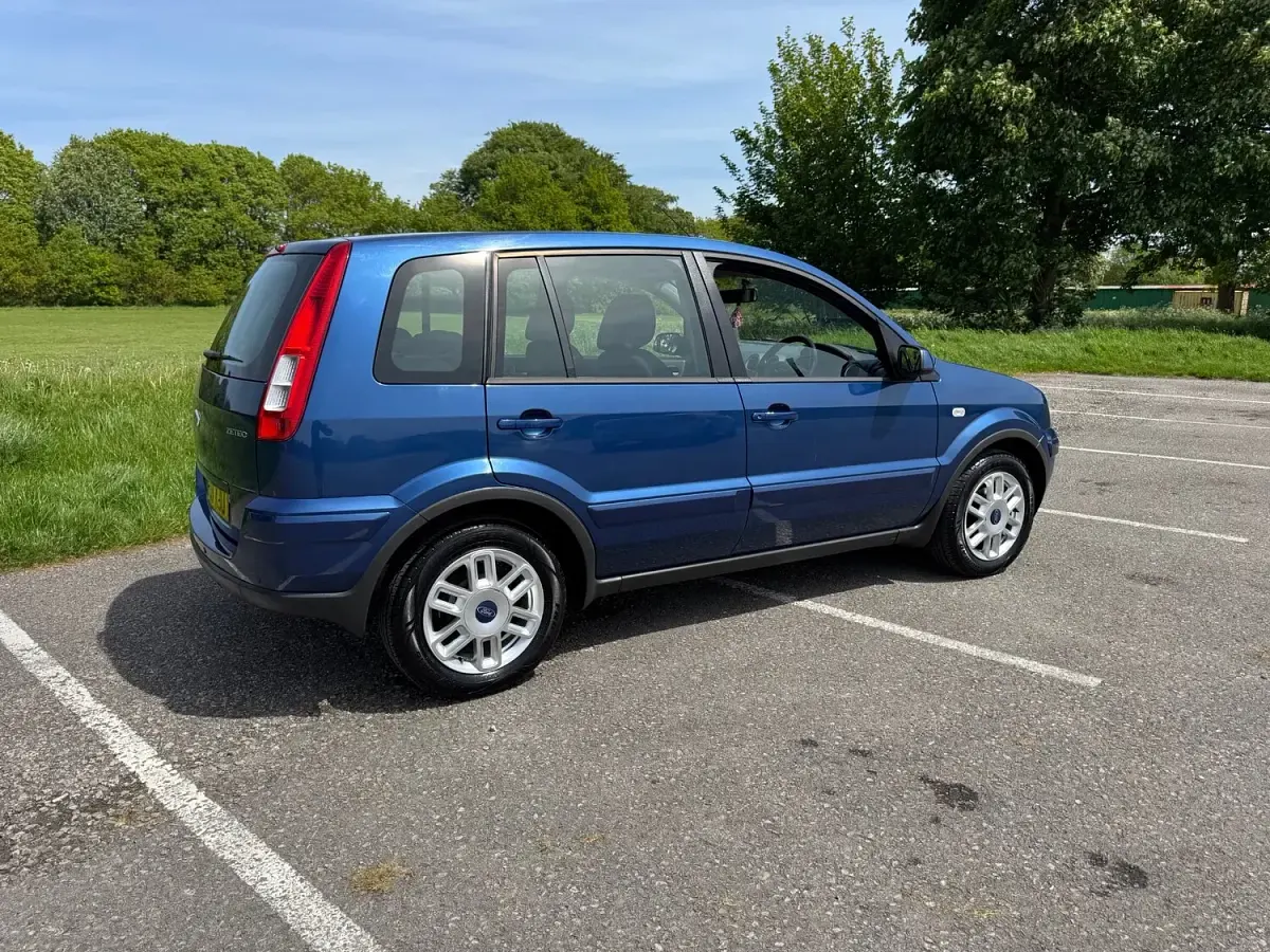 Used Ford Fusion Zetec 2009 Blue Hatchback