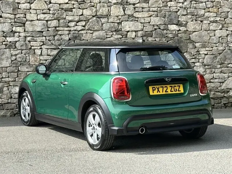 Used Mini Cooper Classic 134 HP (98 kW) 2022 Green Hatchback